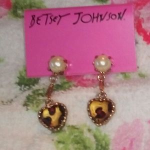 NWT Betsey Johnson Leopard Heart Pearl Earrings